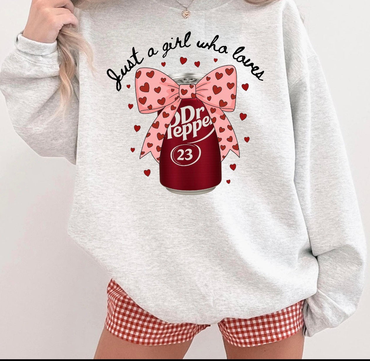 just a girl who loves dr pepper T SHIRT
