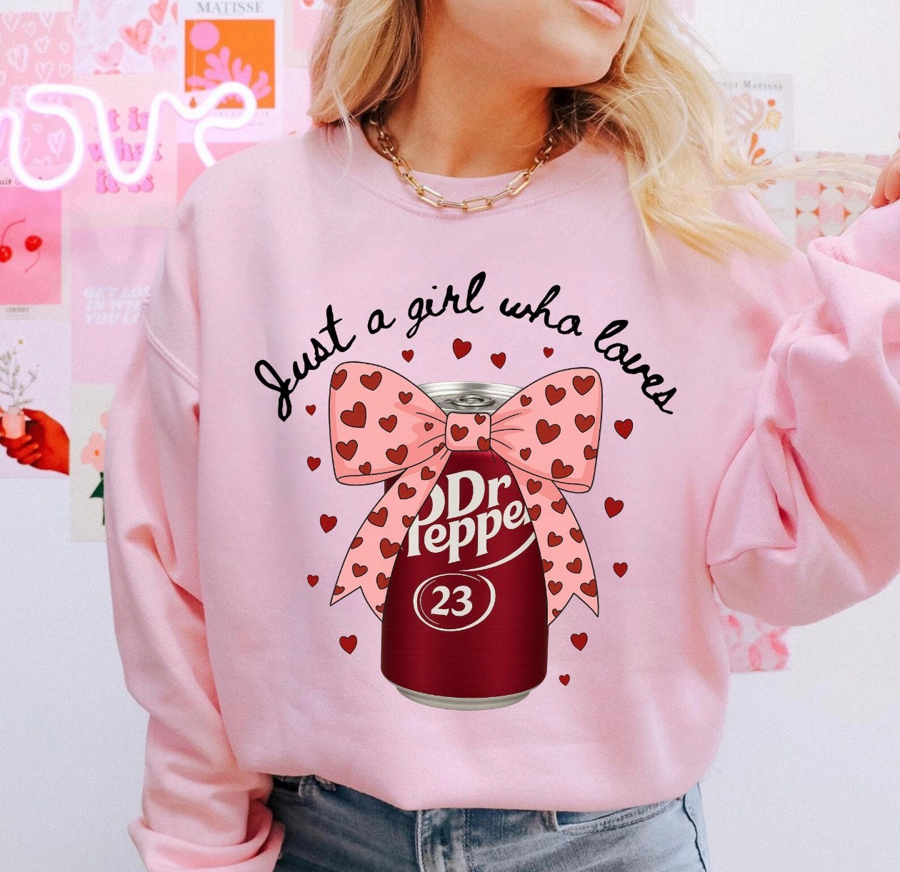 just a girl who loves dr pepper T SHIRT