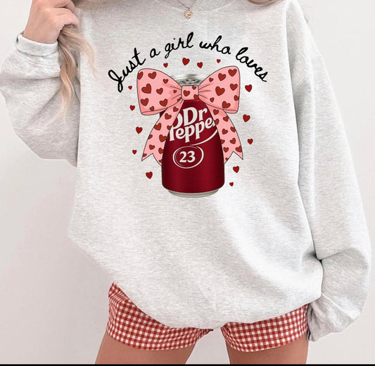 just a girl who loves  dr pepper T SHIRT