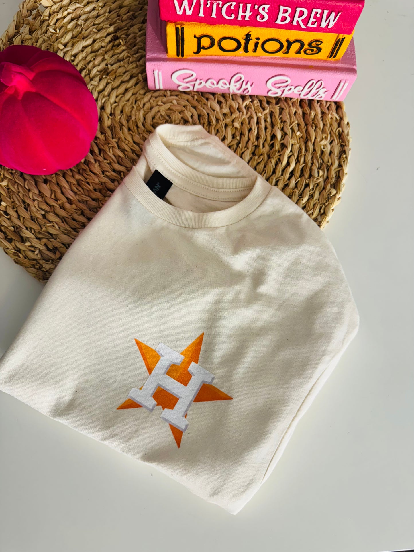 Stros’ lightening beige tee