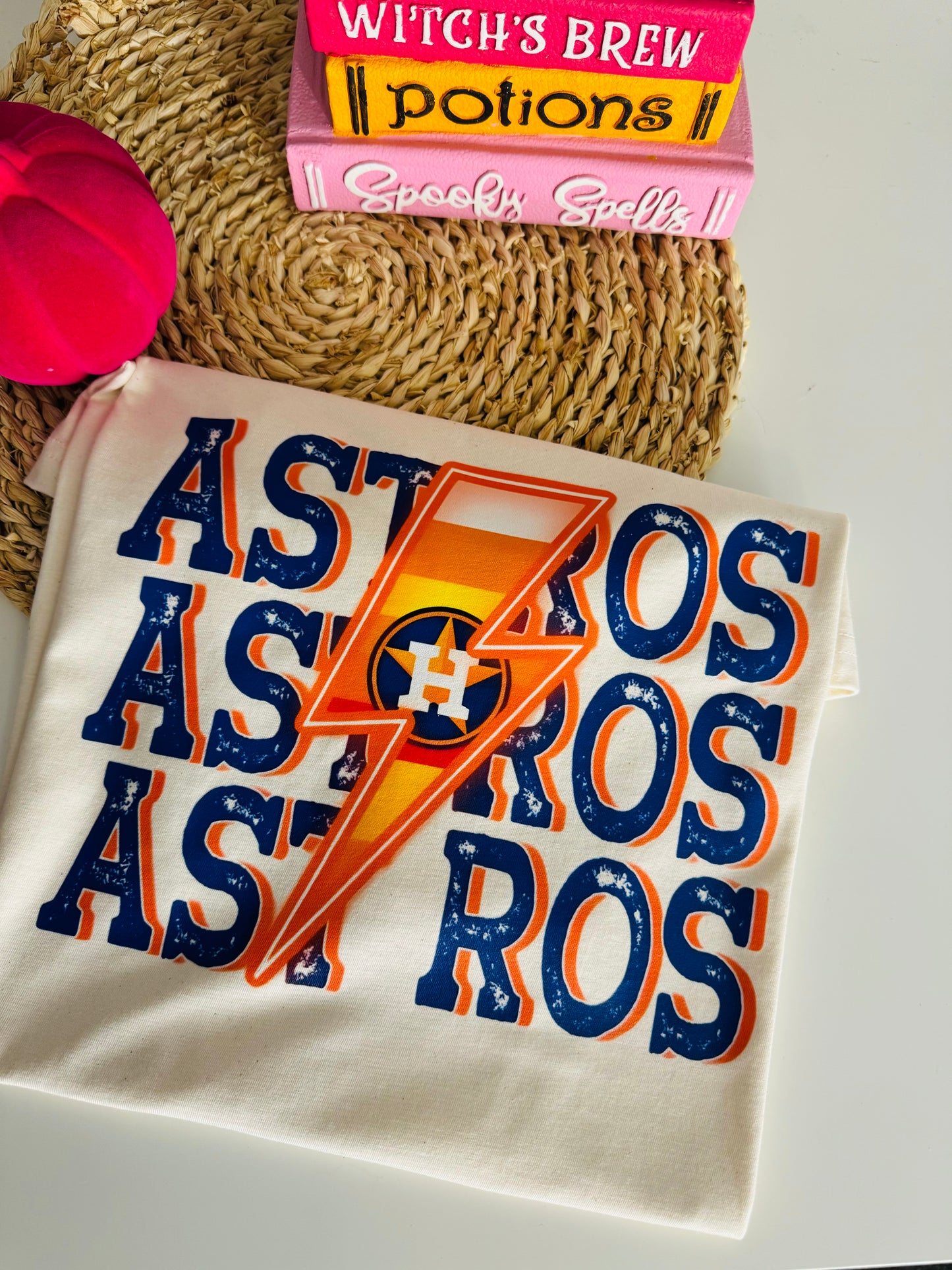 Stros’ lightening beige tee
