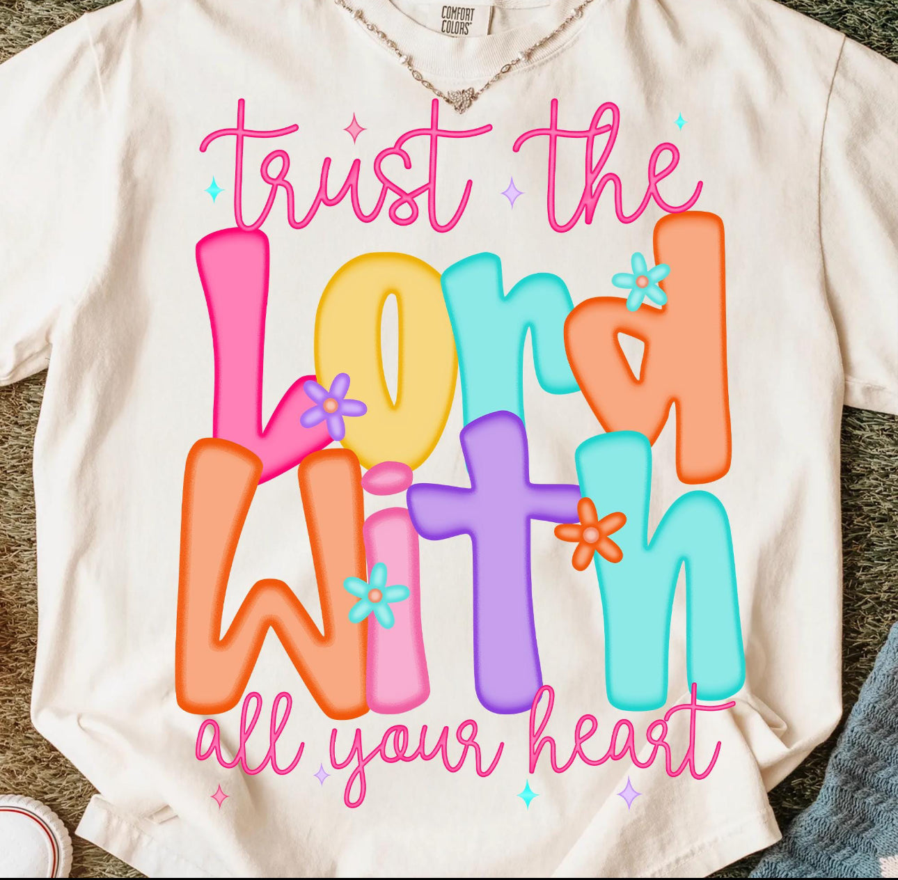 trust in the lord with all your heart cream tee
